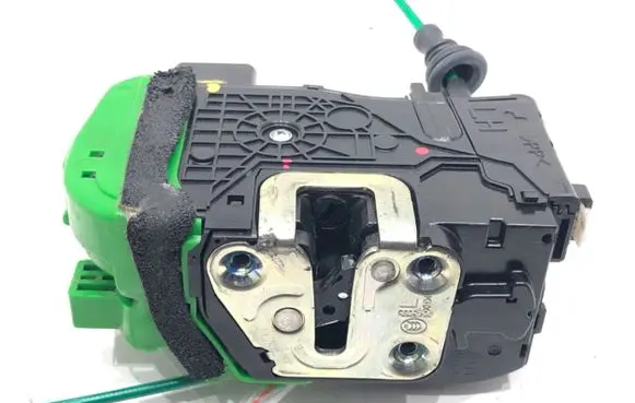 Hyundai i40 Front door lock 81310-3Z000