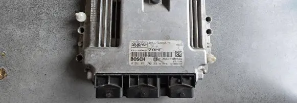 Ford Focus Engine control unit/module 4M5112A650YE 0281011701