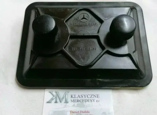 Mercedes-Benz W123 Fuse box cover 1235400082