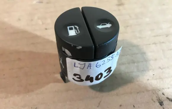 Jaguar XK8 - XKR Fuel tank opening switch LJA6255AB