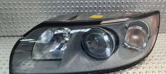 Volvo V50 Headlight/headlamp 30698652