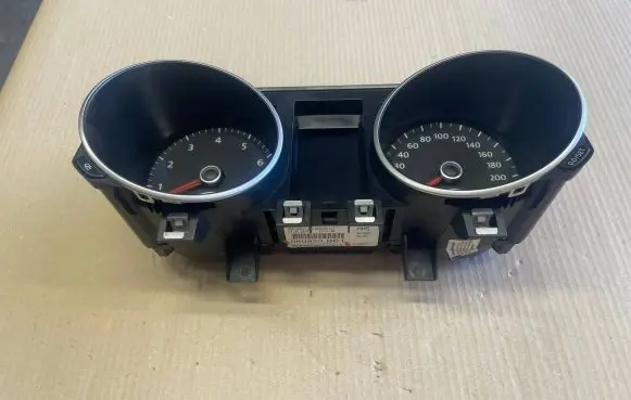 Volkswagen Golf VI Speedometer (instrument cluster) 5K0920861