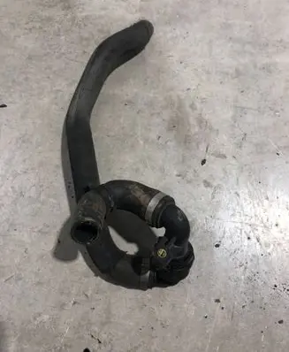 Engine coolant pipe/hose
