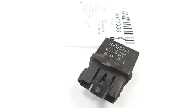 Chevrolet Corvette C5 Coolant fan relay 10038311