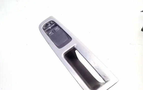 Volvo C30 Electric window control switch 8663817