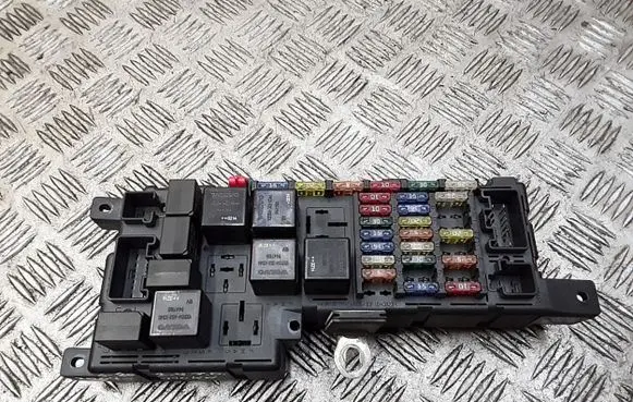 Volvo S80 Fuse module 518717004