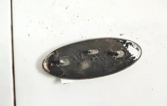 Manufacturer badge logo/emblem