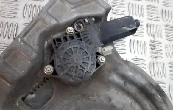 Hyundai Trajet Rear door window regulator motor