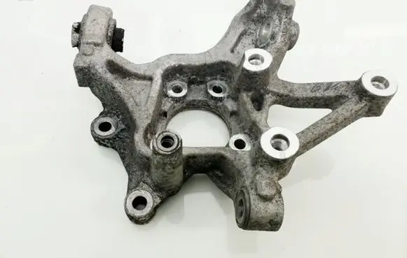 Rear wheel hub spindle/knuckle
