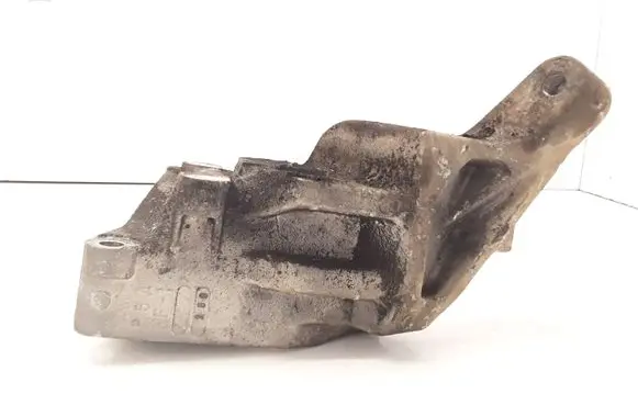 Honda Legend III KA9 Engine mounting bracket