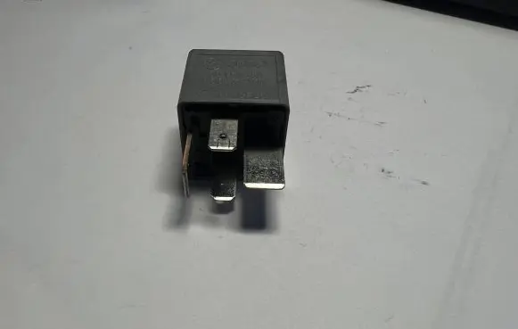 Volkswagen Golf V Other relay 8D0951253