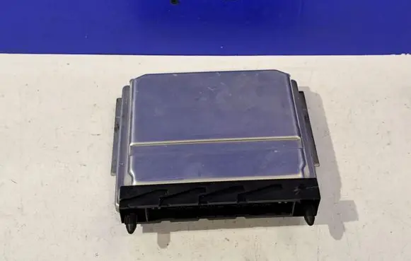 Volvo V70 Engine control unit/module 0281010319 08667710
