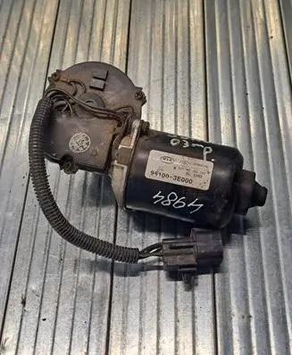 KIA Sorento Front wiper linkage and motor 981003E000