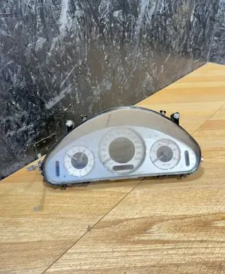 Mercedes-Benz E W211 Speedometer (instrument cluster) A2115400948