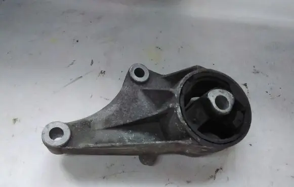 Opel Antara Engine mounting bracket