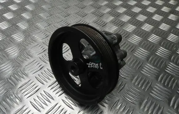 Toyota Avensis T250 Power steering pump 0096009 VD10277