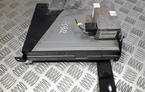 Toyota Avensis T250 Navigation unit CD/DVD player 0866200880 08662-00880