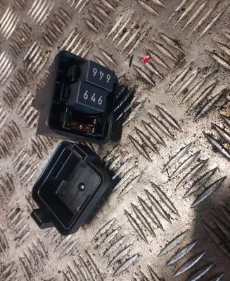 Audi Q5 SQ5 Relay mounting block 8W0937124A