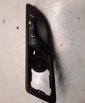 Skoda Octavia Mk2 (1Z) Front door interior handle