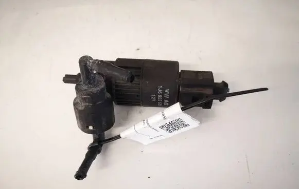 Volkswagen Golf IV Windscreen/windshield washer pump 1J6955651