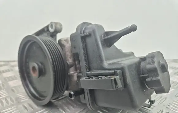 Mercedes-Benz C W204 Power steering pump A0064661501 7693900509