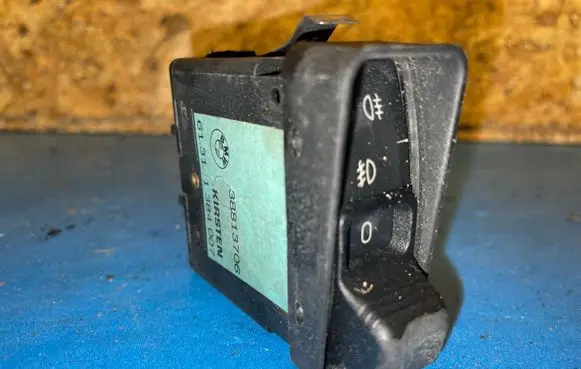 BMW 8 E31 Fog light switch 1384007