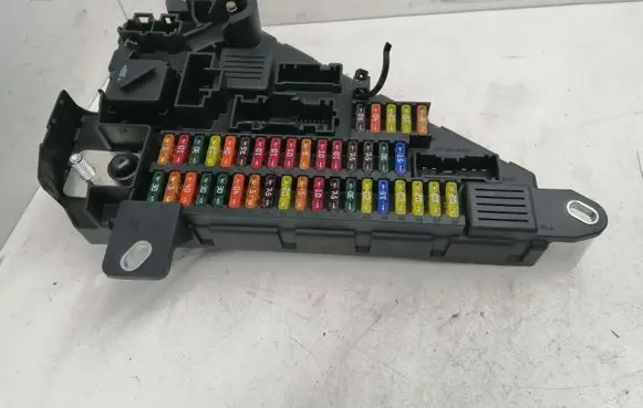 BMW 5 E60 E61 Fuse module 913883001 518956057
