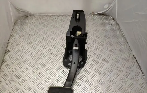 BMW 3 G20 G21 Brake pedal 6874282