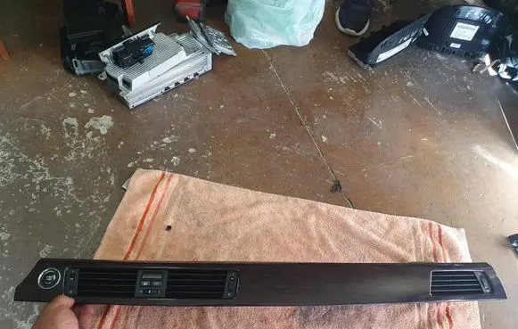 BMW 3 E90 E91 Dashboard center trim panel