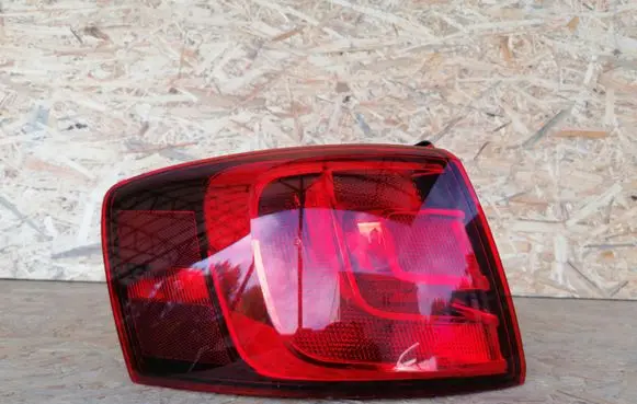Volkswagen Jetta VI Tailgate rear/tail lights 5C6945095