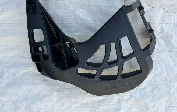 BMW 5 G30 G31 Front bumper mounting bracket 7385347