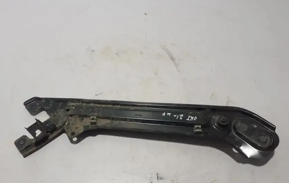 Skoda Octavia Mk4 Headlight/headlamp mounting bracket 5E3806929