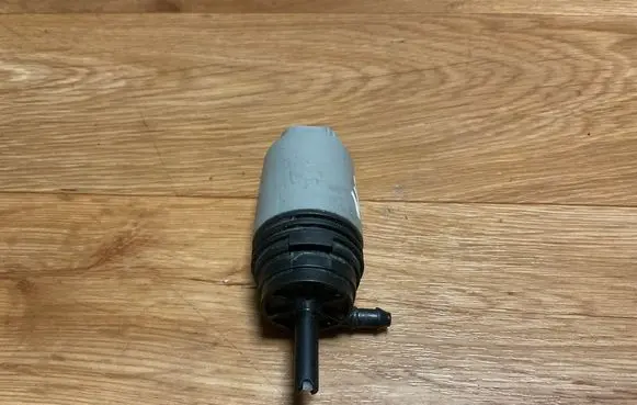 BMW 5 E60 E61 Windscreen/windshield washer pump 6934159 23557610