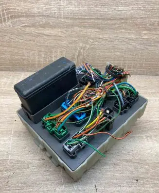 Ford Focus Fuse module 518251905 98AG14A073CH