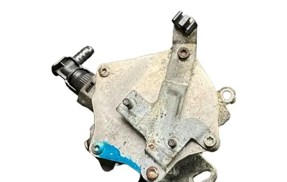 Ford Focus Vacuum pump CM5G2A451GA 20130524