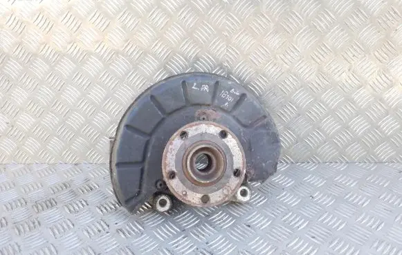 Volkswagen PASSAT B6 Front wheel hub
