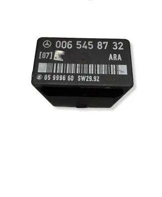 Mercedes-Benz C W202 Fuel pump relay 0065458732 05999660