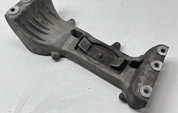 Jeep Grand Cherokee WL Gearbox mounting bracket 68428575AA