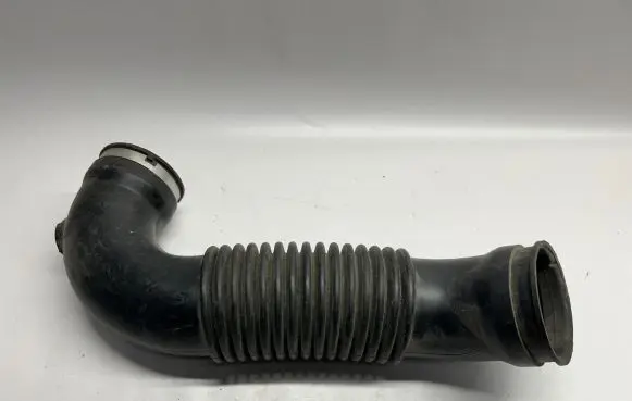 Dodge RAM 1500 DS Air intake hose/pipe 68090732AA
