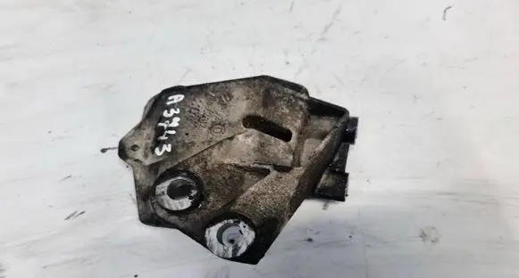 Renault Laguna I Engine mounting bracket 7700864312
