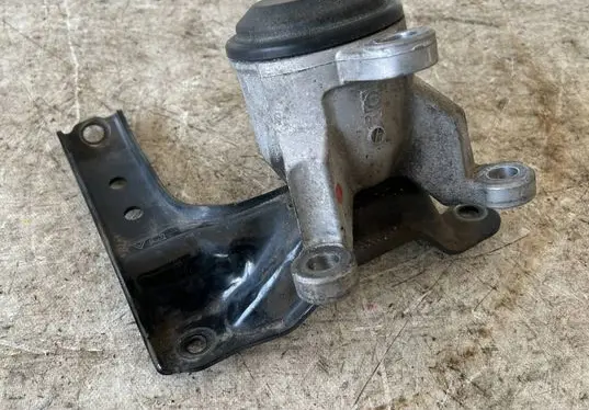 Nissan Maxima A35 Engine mount vacuum valve 