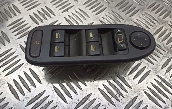 Citroen C5 Front door window switch trim 96514300
