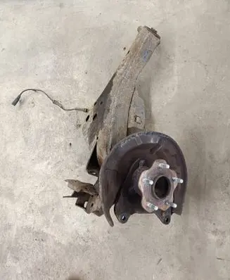 Nissan X-Trail T32 Rear wheel hub spindle/knuckle