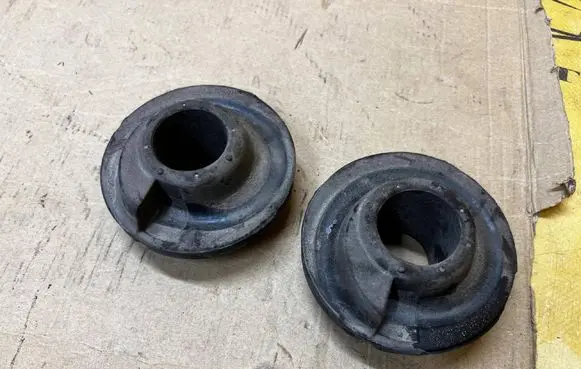 Porsche Macan (95B) Rear coil spring rubber mount 8K0512297E