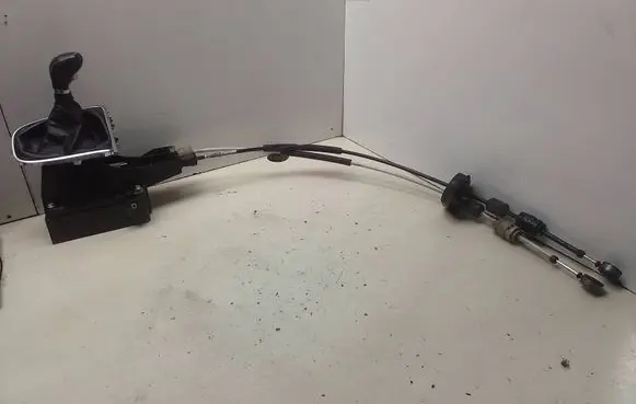 Opel Astra J Gear shift cable linkage 55577317