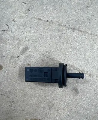 BMW 5 E60 E61 Fuel tank opening switch 82289392