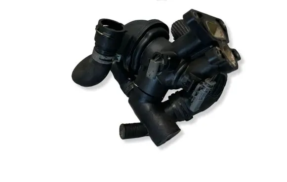Jaguar XE Thermostat/thermostat housing G4D38575AD