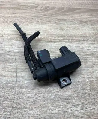 Toyota Avensis T250 Vacuum valve 258190R011 USED