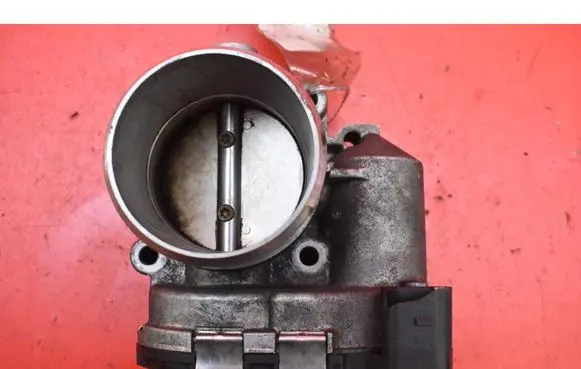Audi A4 S4 B6 8E 8H Throttle body valve 06B133062M