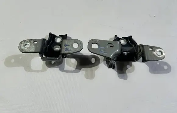 Dodge RAM Rear door hinge set 85766876